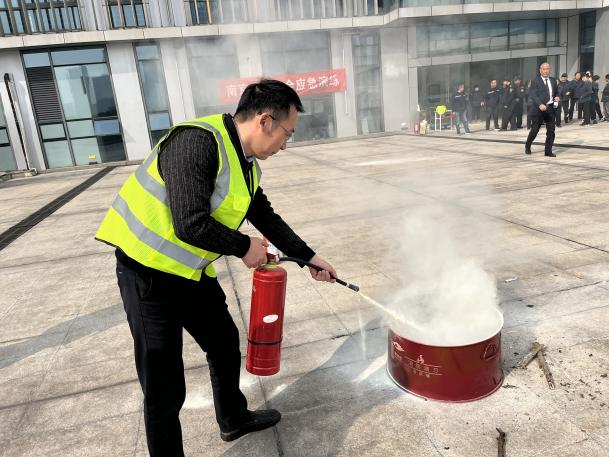 1764918129316165.png 图片关键词